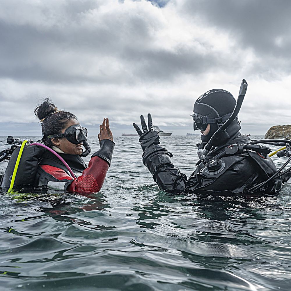 Diver hovering with comfort and control